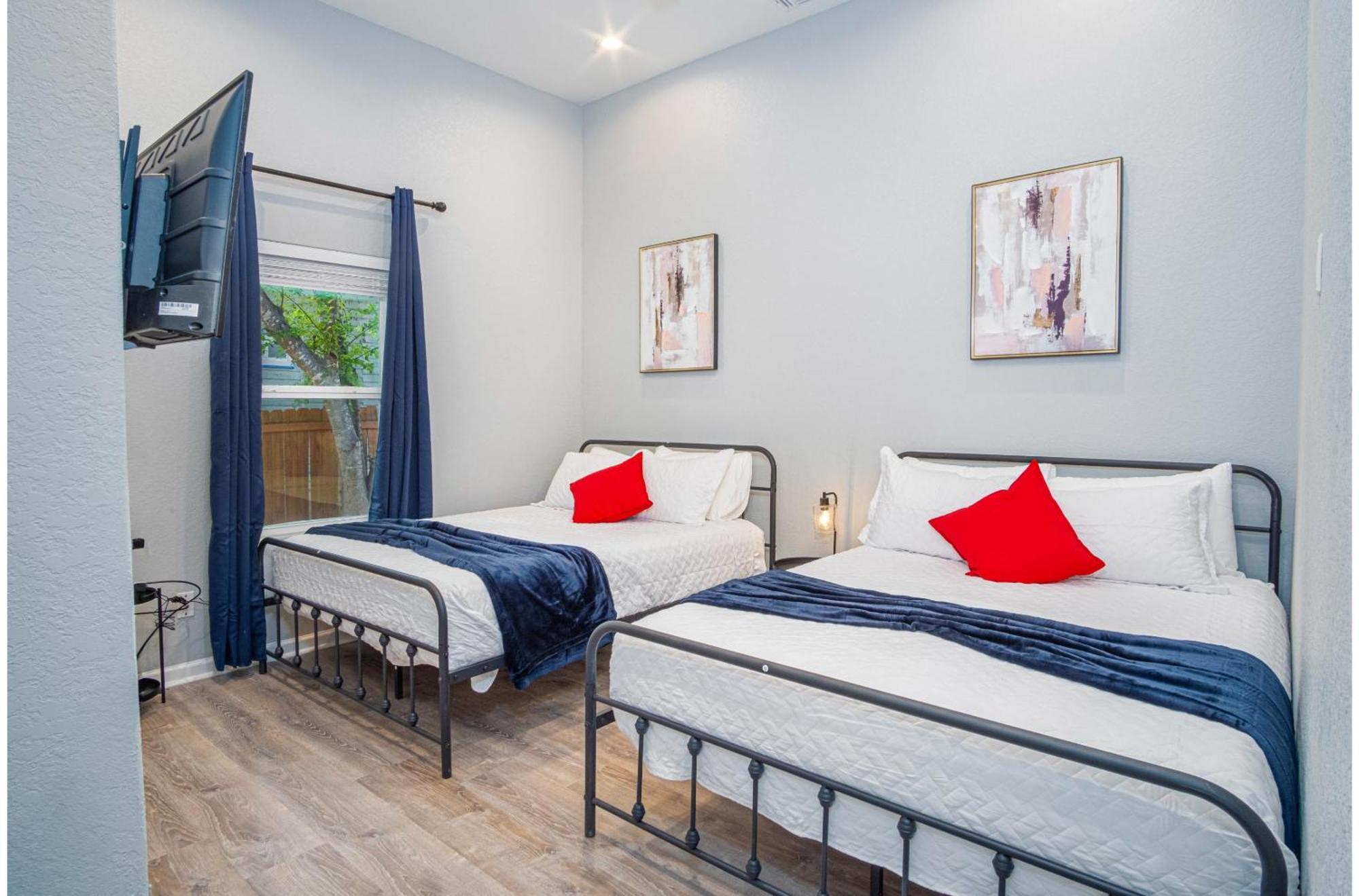 Seize The Moment 4br3ba Gem W Downtown Views Holiday home